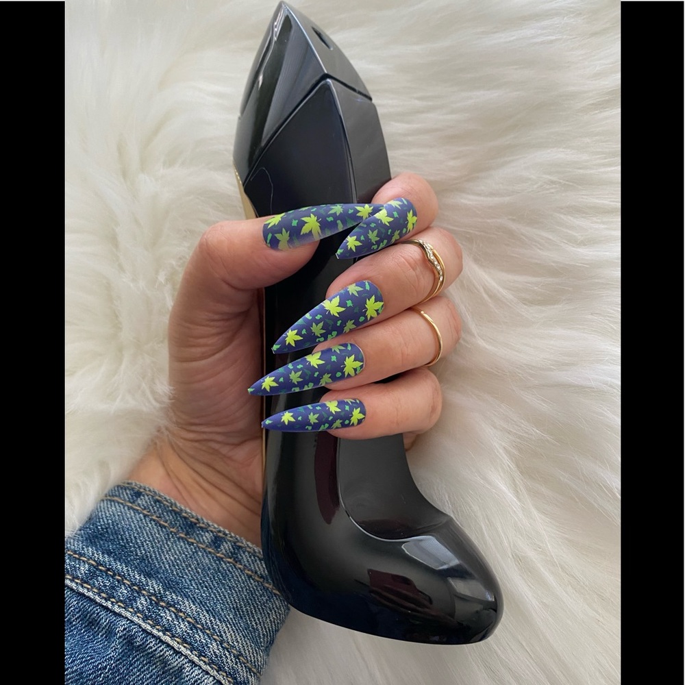 Feral Edge “Green Blue” Press-on Glue-on Long Stiletto Nails 24pcs